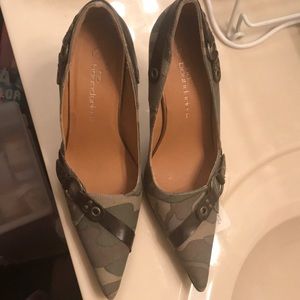 Women’s camouflage pointed toe 2 1/2-3” heels.